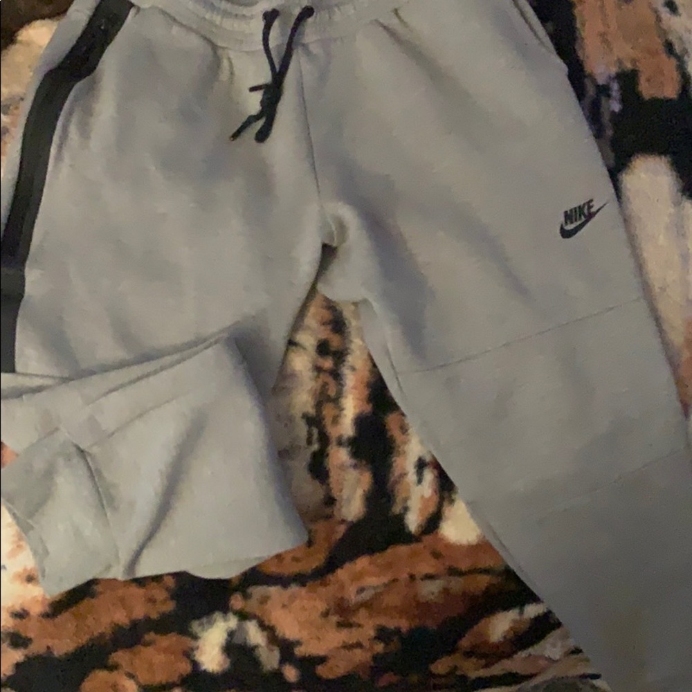 10/10 Nike tech pants